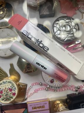 Mac strobe beam liquid blush in ice gleam